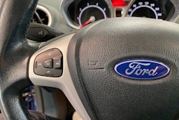 sininen Ford Fiesta 2010 kuva 13.