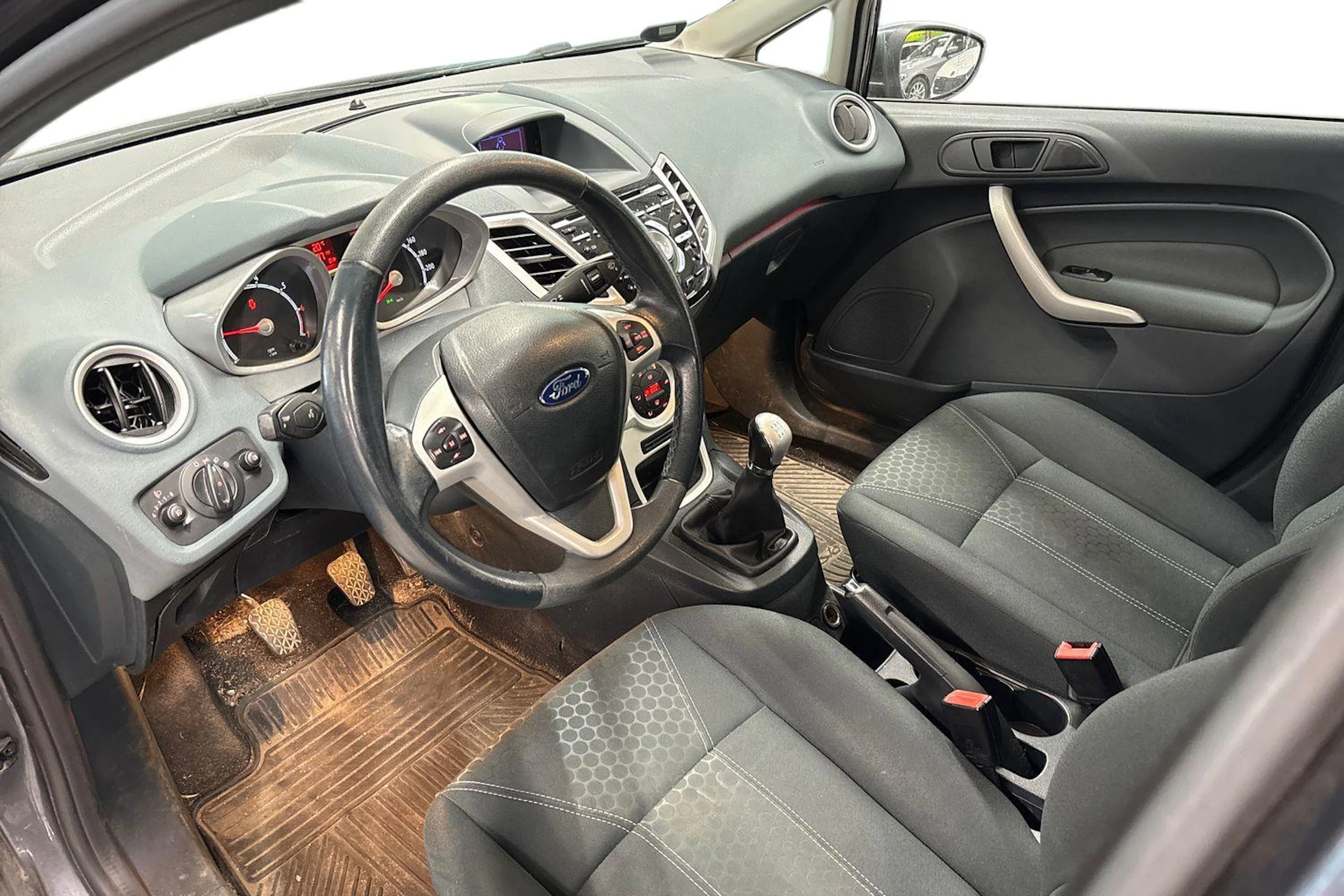 harmaa Ford Fiesta 2010 kuva 3.