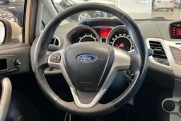 vihreä Ford Fiesta 2010 kuva 13.