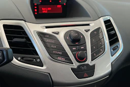 vihreä Ford Fiesta 2010 kuva 17.