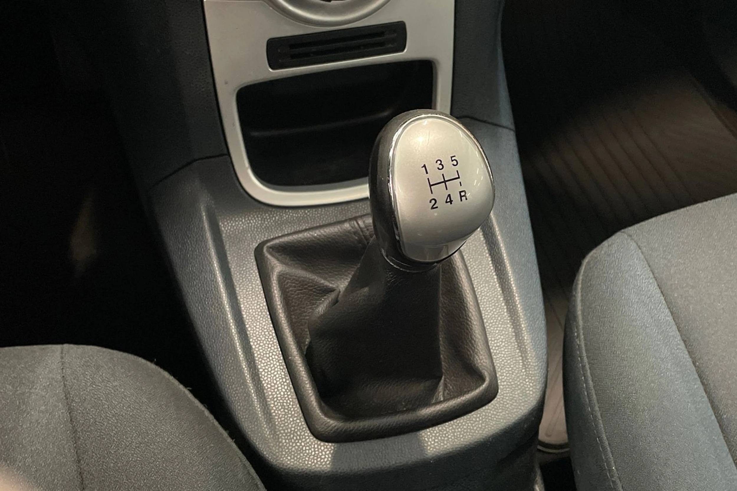 vihreä Ford Fiesta 2010 kuva 19.