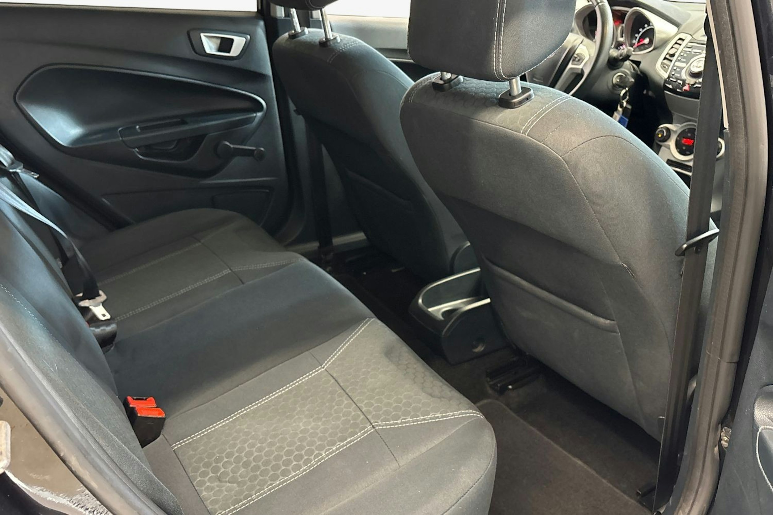 musta Ford Fiesta 2011 kuva 11.