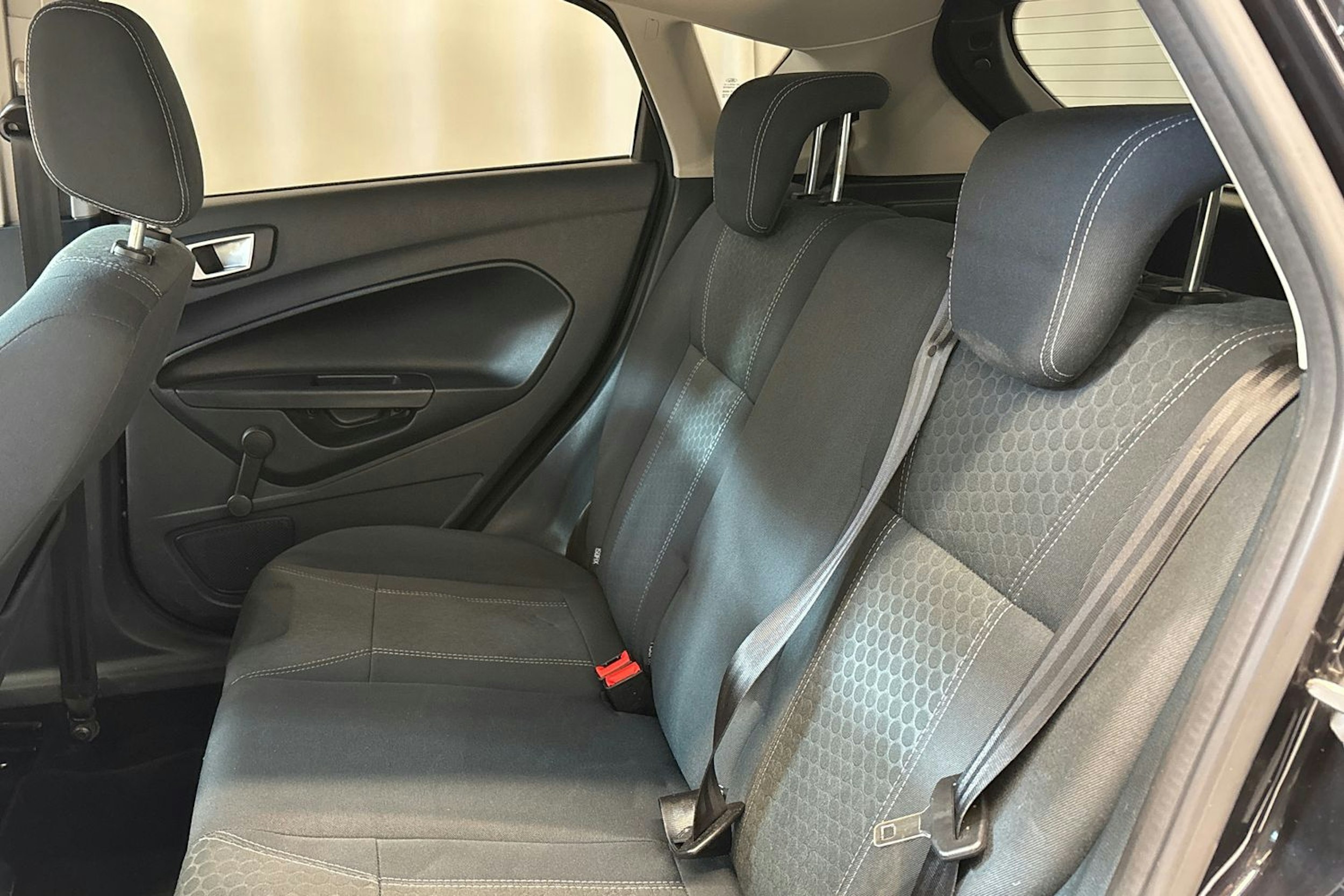musta Ford Fiesta 2011 kuva 13.