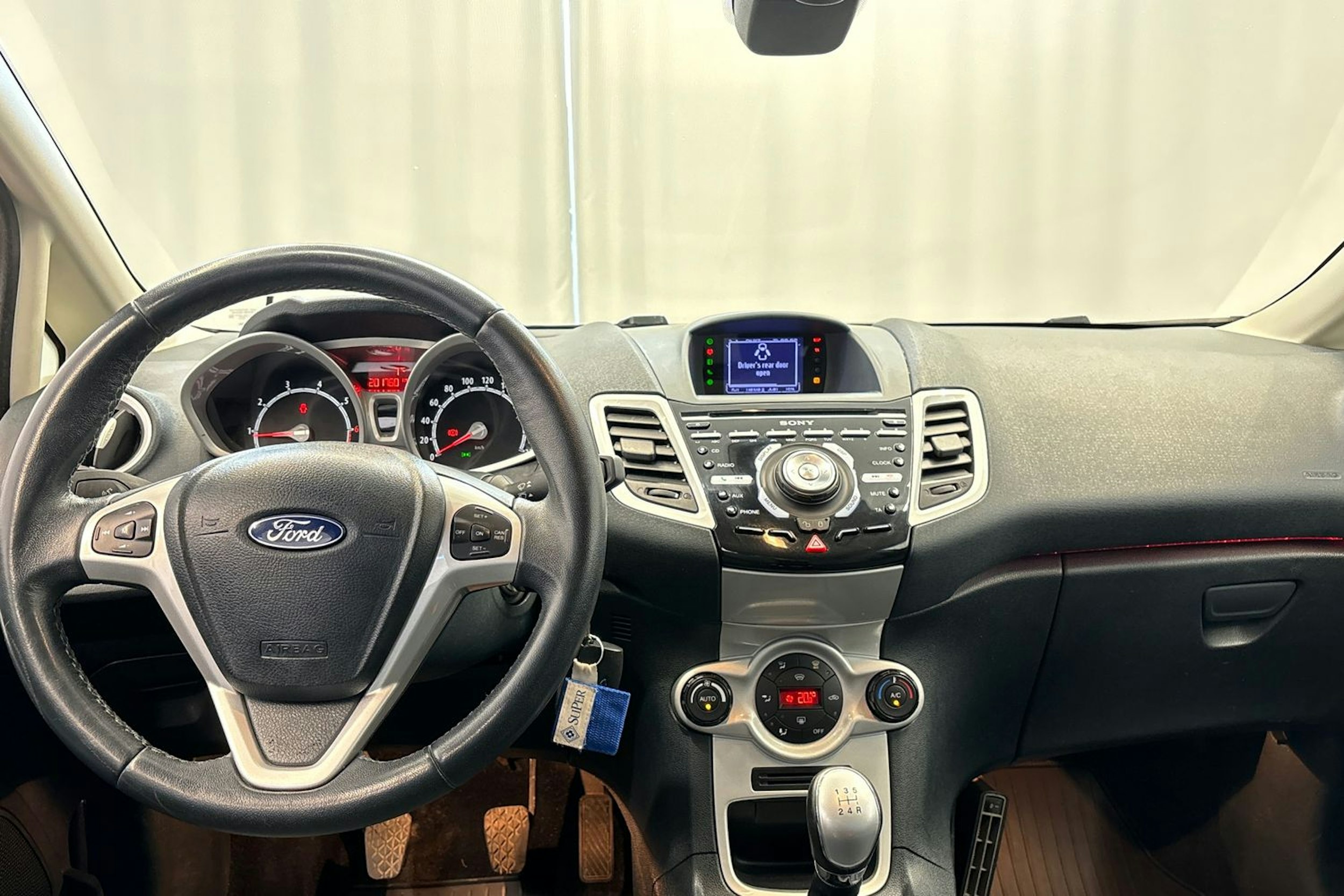 musta Ford Fiesta 2011 kuva 15.