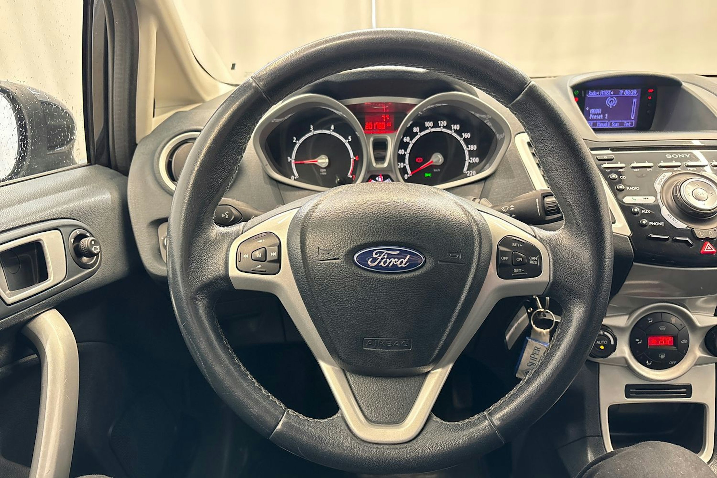 musta Ford Fiesta 2011 kuva 16.