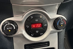musta Ford Fiesta 2011 kuva 25.
