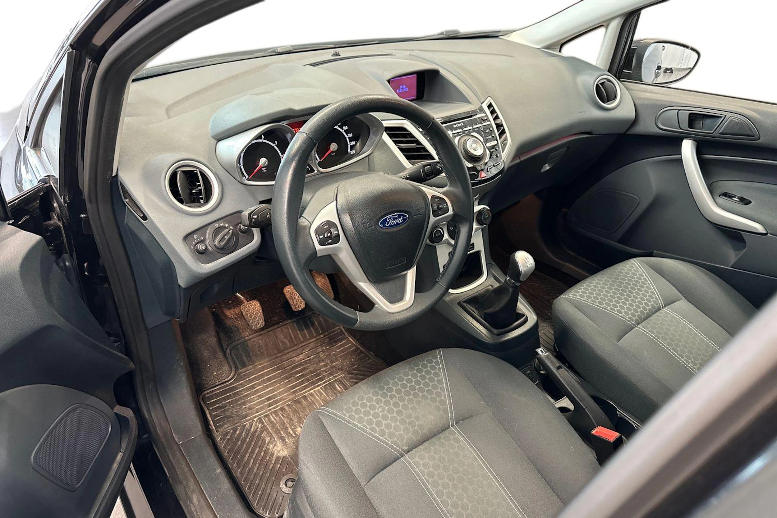 musta Ford Fiesta 2011 kuva 3.