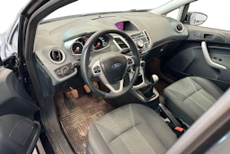 musta Ford Fiesta 2011 kuva 3.