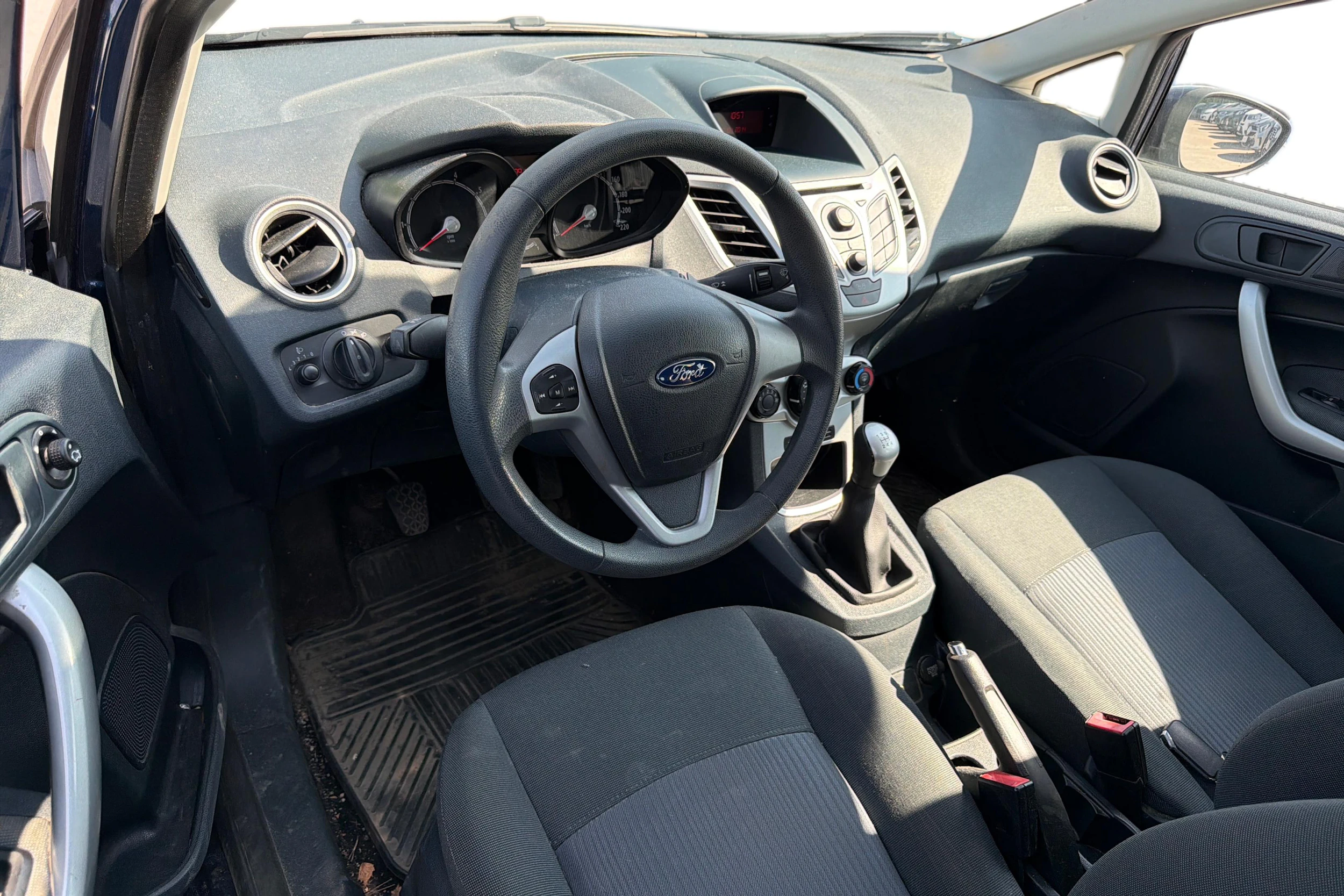 Sininen Ford FIESTA 2011 kuva 3.