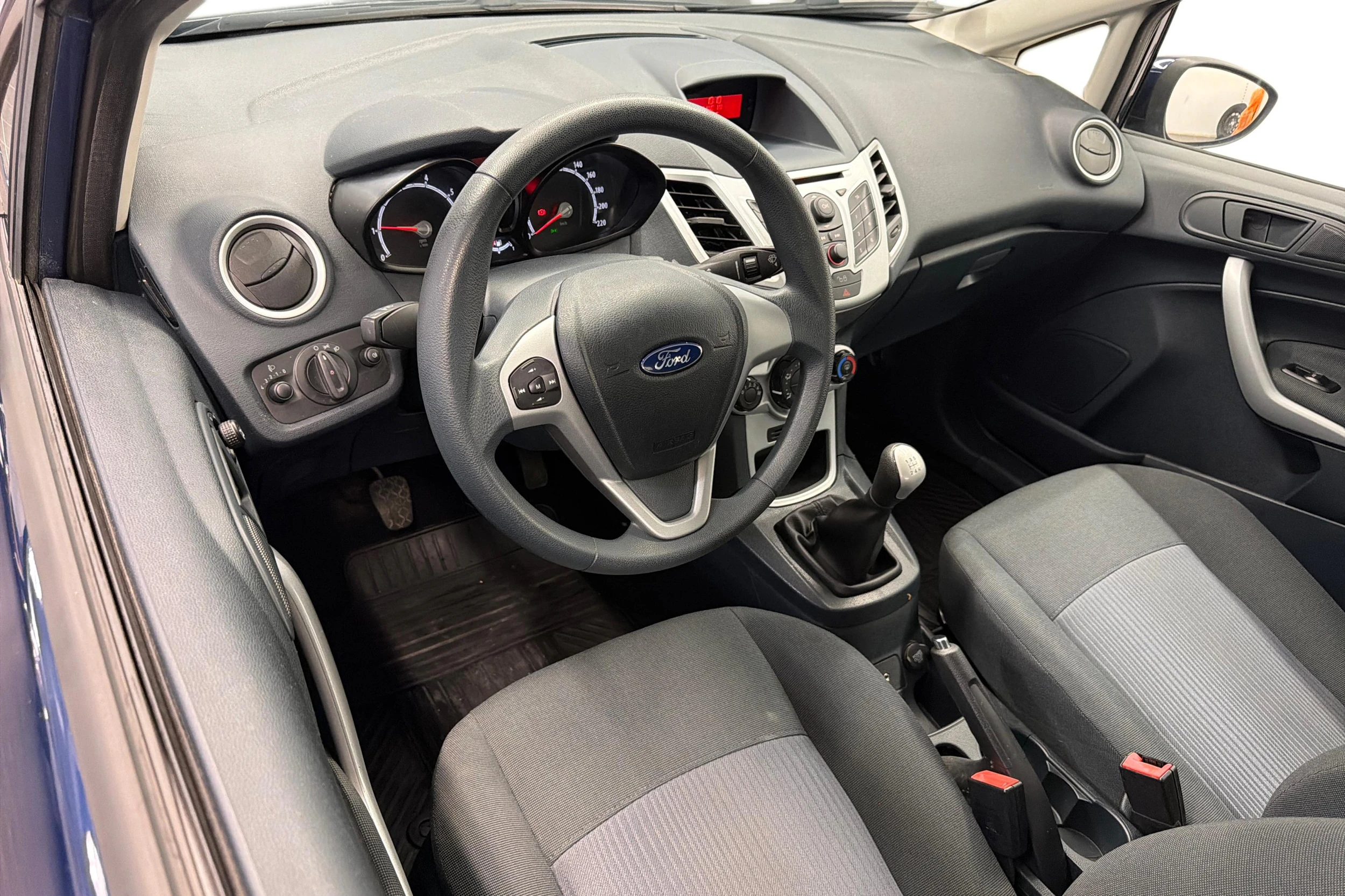 Sininen Ford FIESTA 2011 kuva 6.