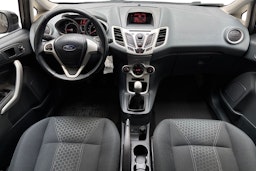 musta Ford Fiesta 2011 kuva 9.
