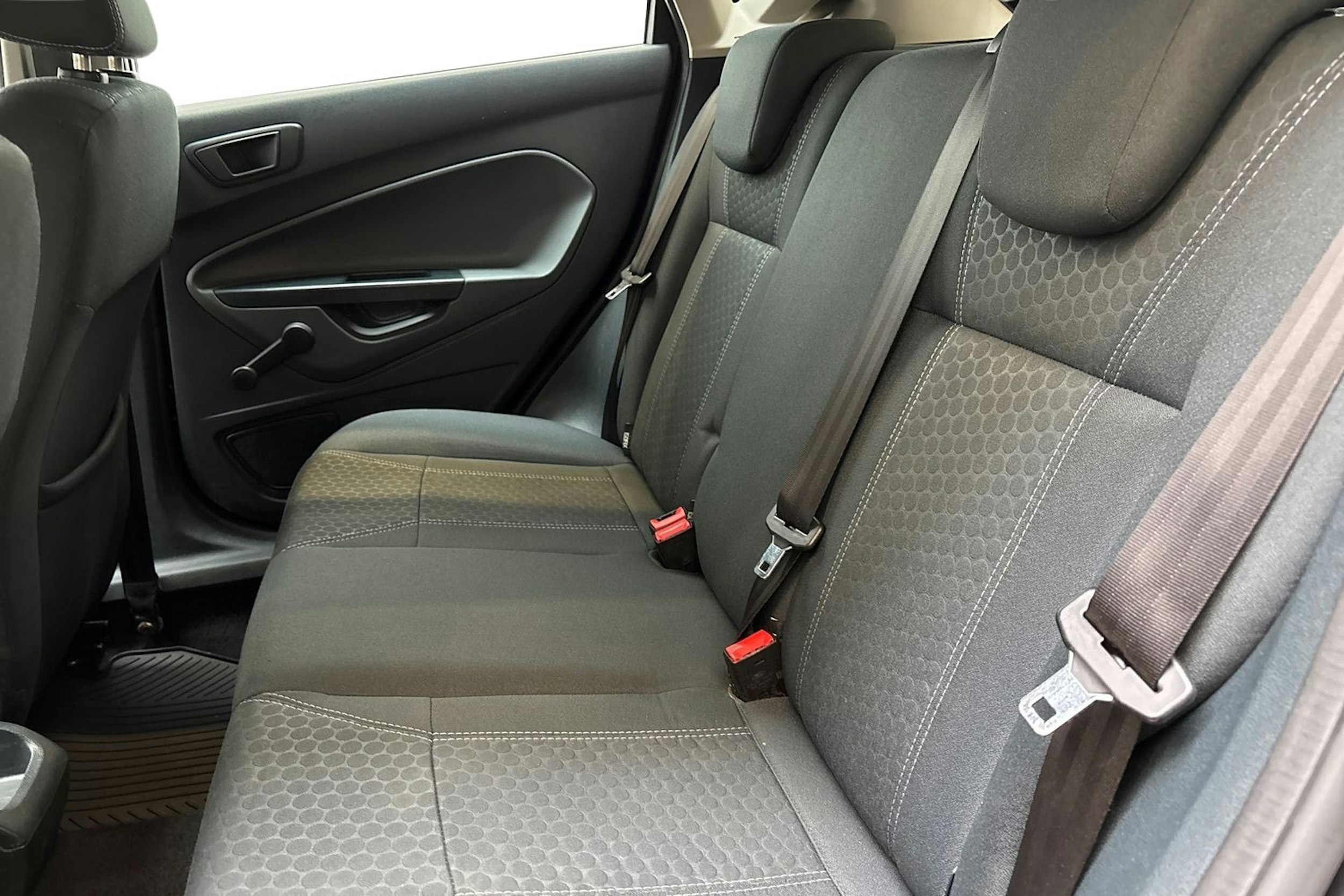 musta Ford Fiesta 2011 kuva 10.