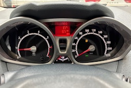 musta Ford Fiesta 2011 kuva 20.