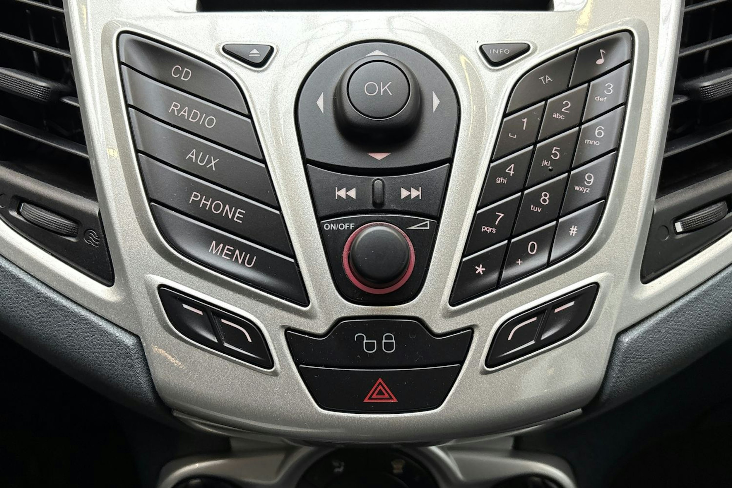 musta Ford Fiesta 2011 kuva 23.