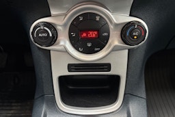 musta Ford Fiesta 2011 kuva 24.