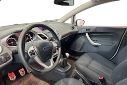 valkoinen Ford Fiesta 2011 kuva 3.
