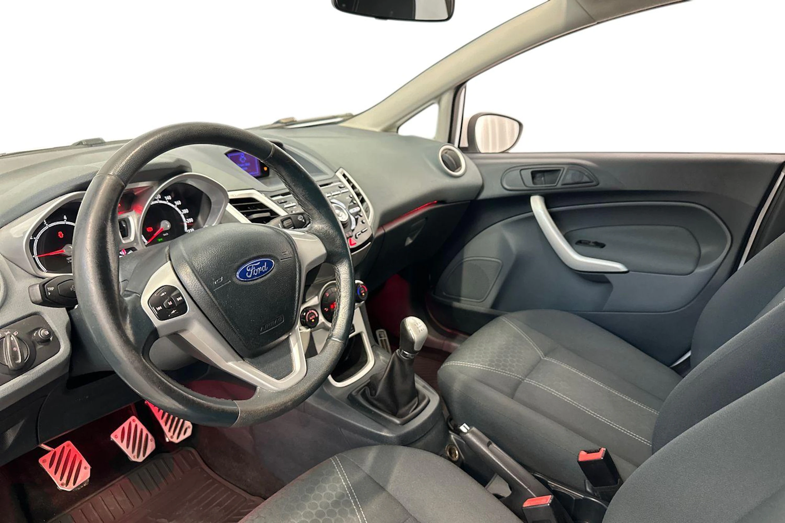 valkoinen Ford Fiesta 2011 kuva 6.