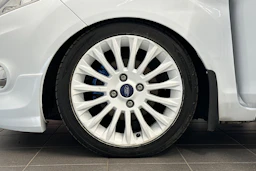 valkoinen Ford Fiesta 2011 kuva 24.