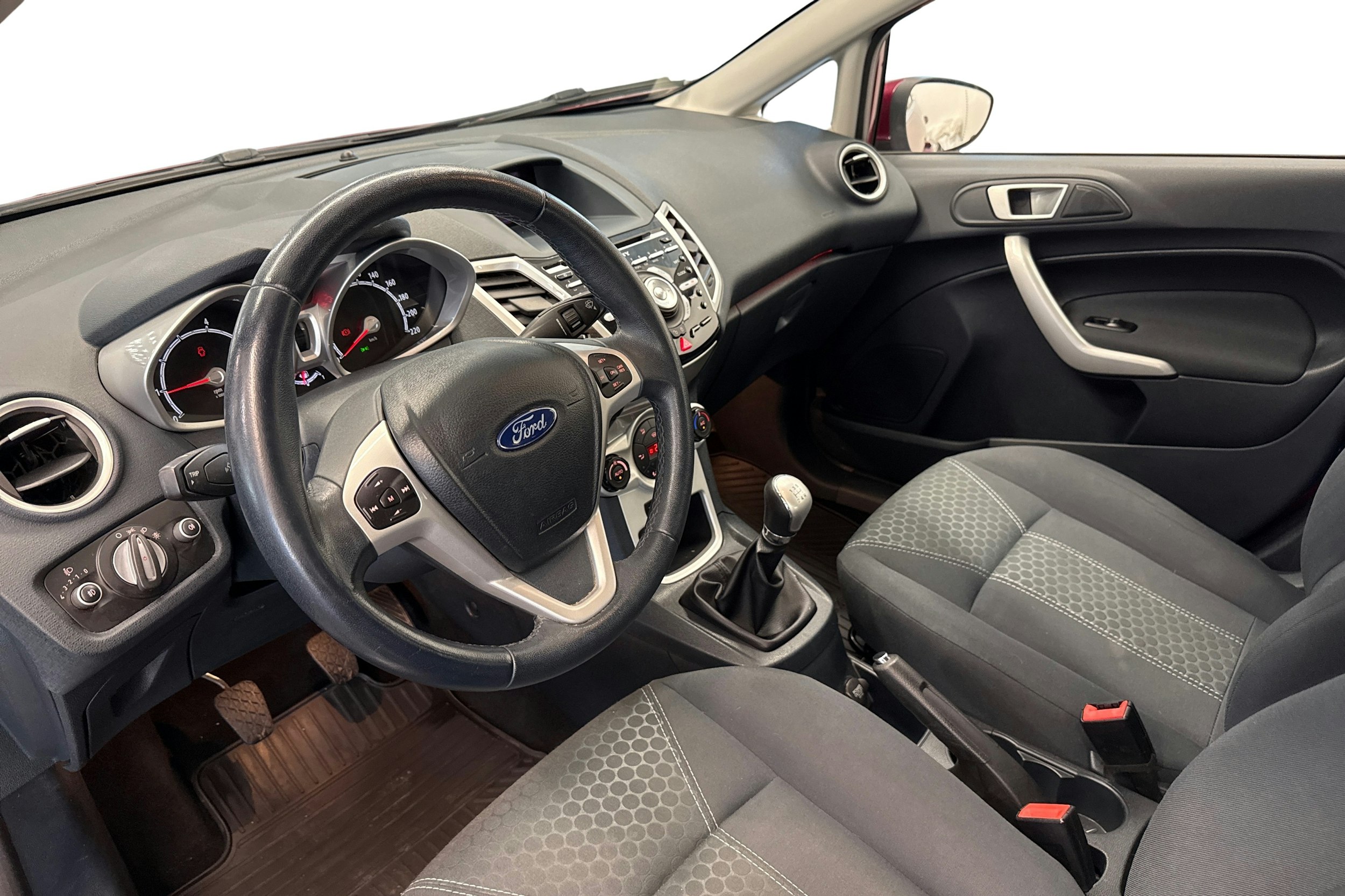 Punainen Ford FIESTA 2011 kuva 7.