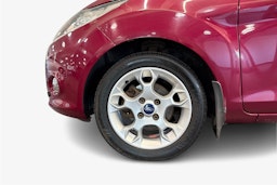 Punainen Ford FIESTA 2011 kuva 11.