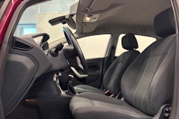 Punainen Ford FIESTA 2011 kuva 15.