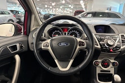 Punainen Ford FIESTA 2011 kuva 16.