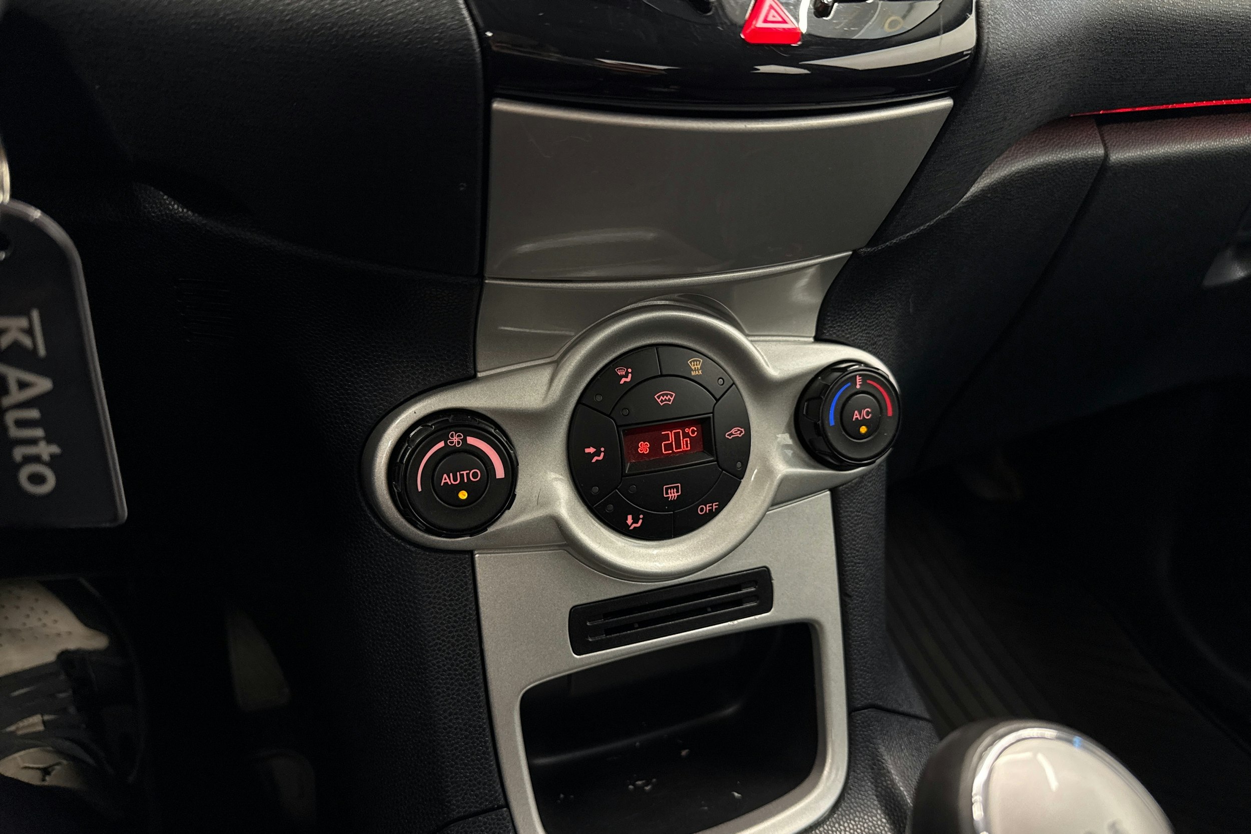 Punainen Ford FIESTA 2011 kuva 24.