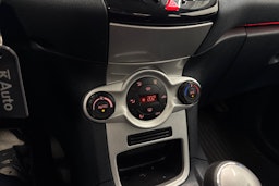 Punainen Ford FIESTA 2011 kuva 24.