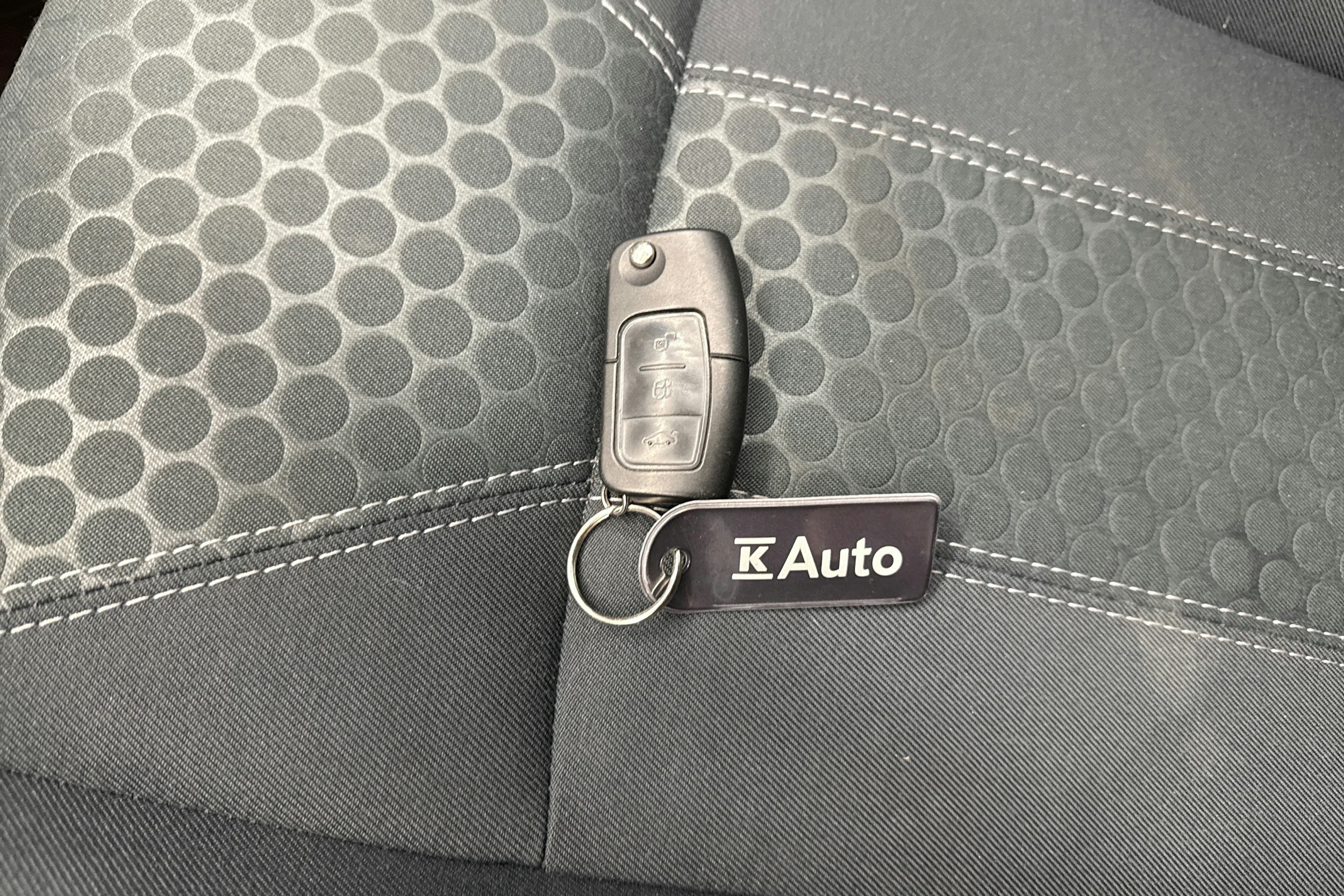 Punainen Ford FIESTA 2011 kuva 29.