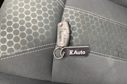 Punainen Ford FIESTA 2011 kuva 29.