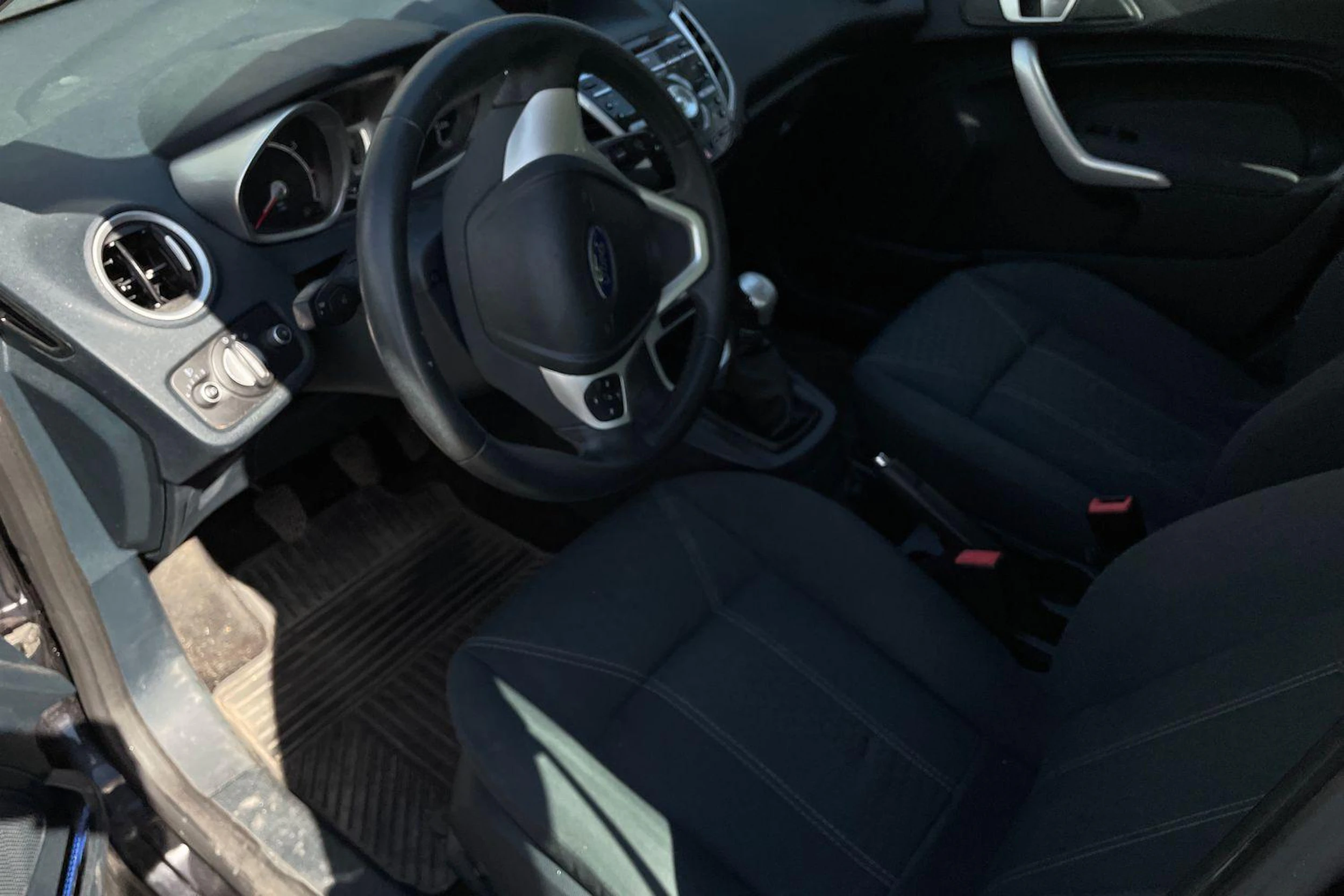 musta Ford Fiesta 2012 kuva 3.