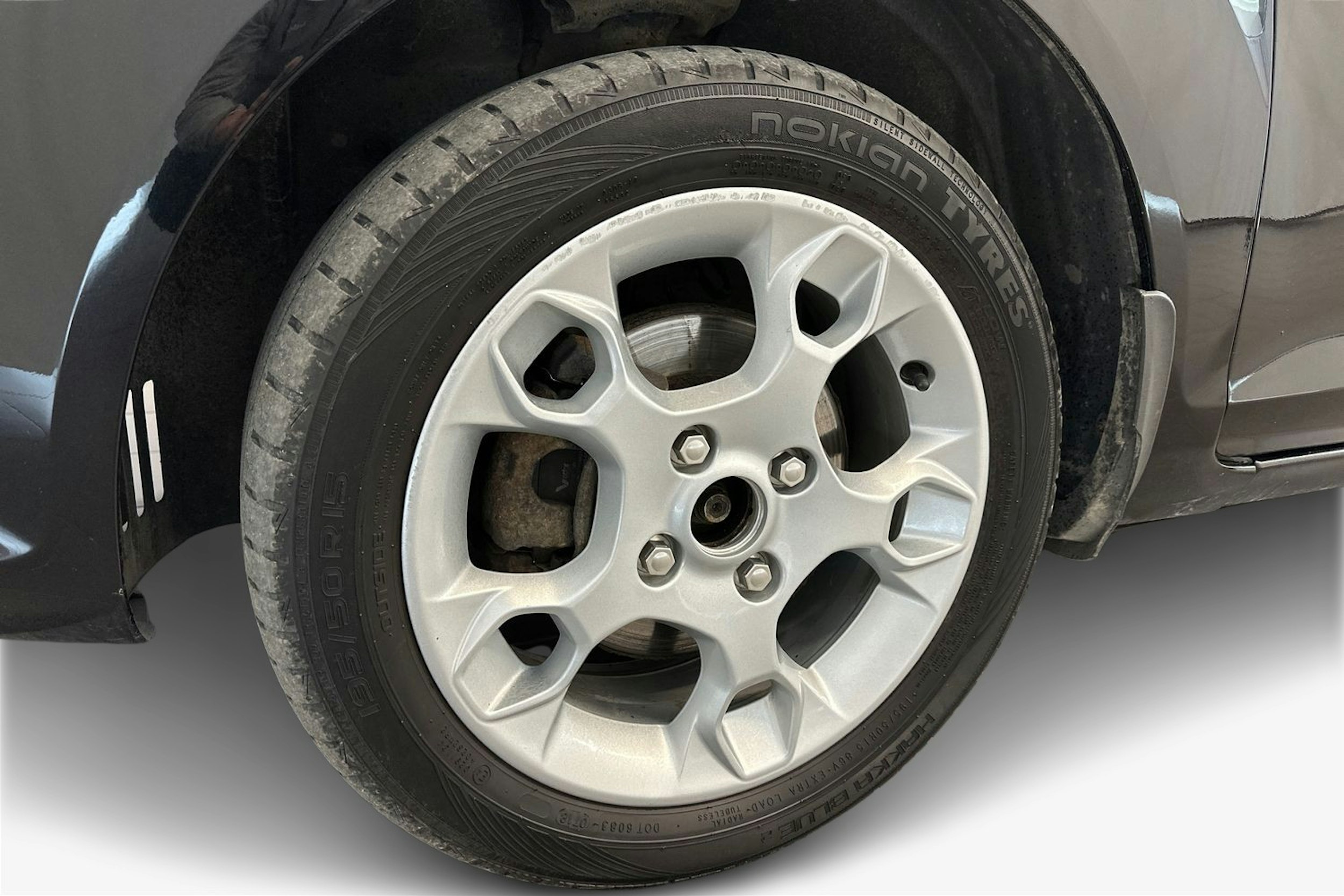 musta Ford Fiesta 2012 kuva 11.