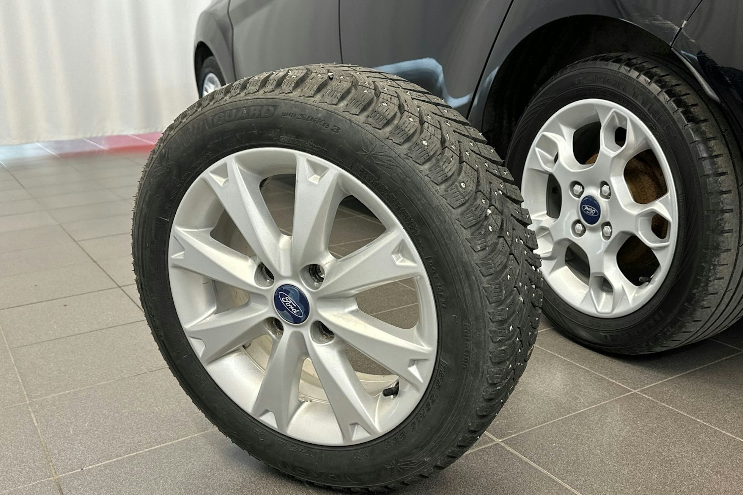 musta Ford Fiesta 2012 kuva 13.