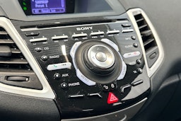 musta Ford Fiesta 2012 kuva 17.