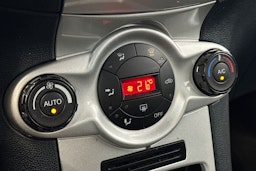 musta Ford Fiesta 2012 kuva 18.