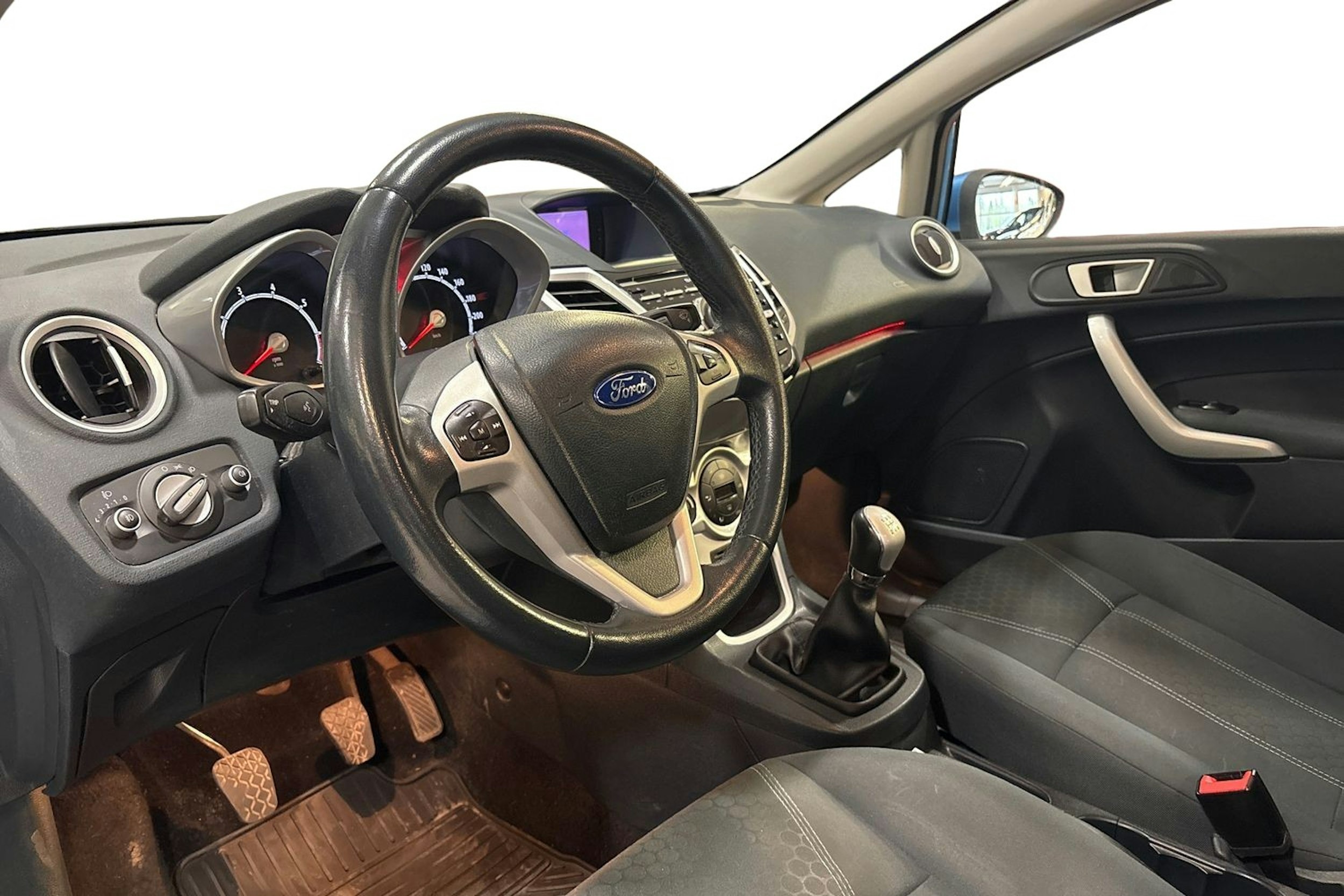 sininen Ford Fiesta 2012 kuva 3.