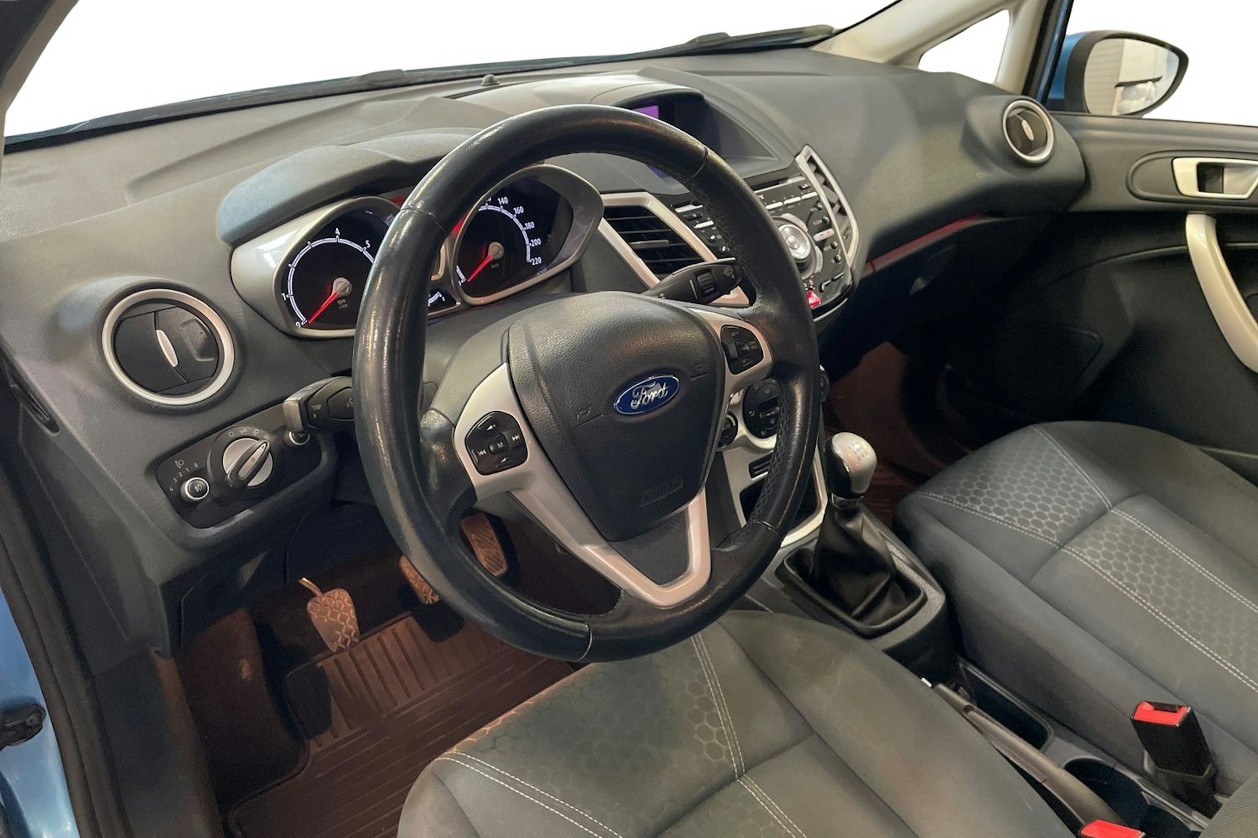 sininen Ford Fiesta 2012 kuva 7.