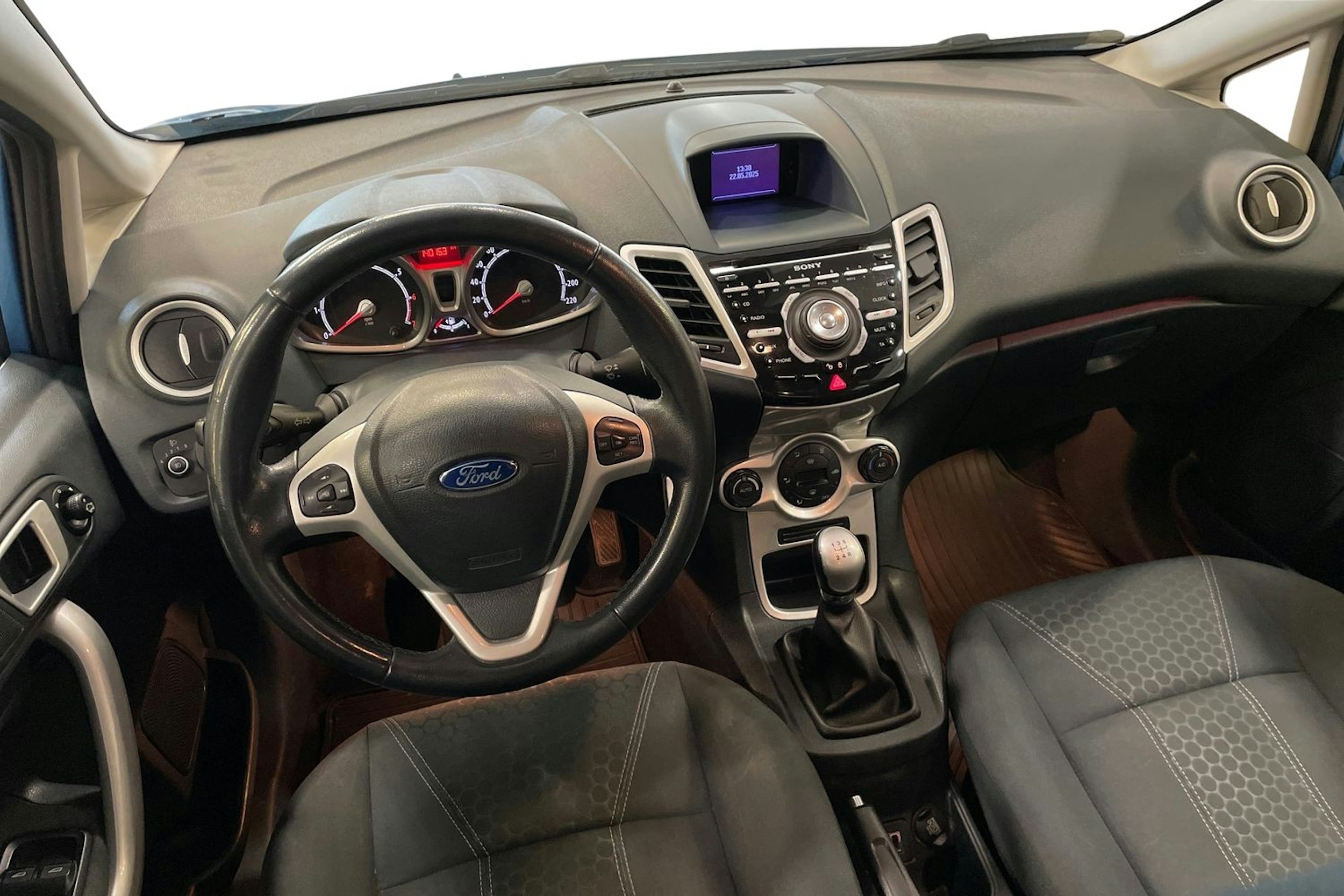 sininen Ford Fiesta 2012 kuva 9.