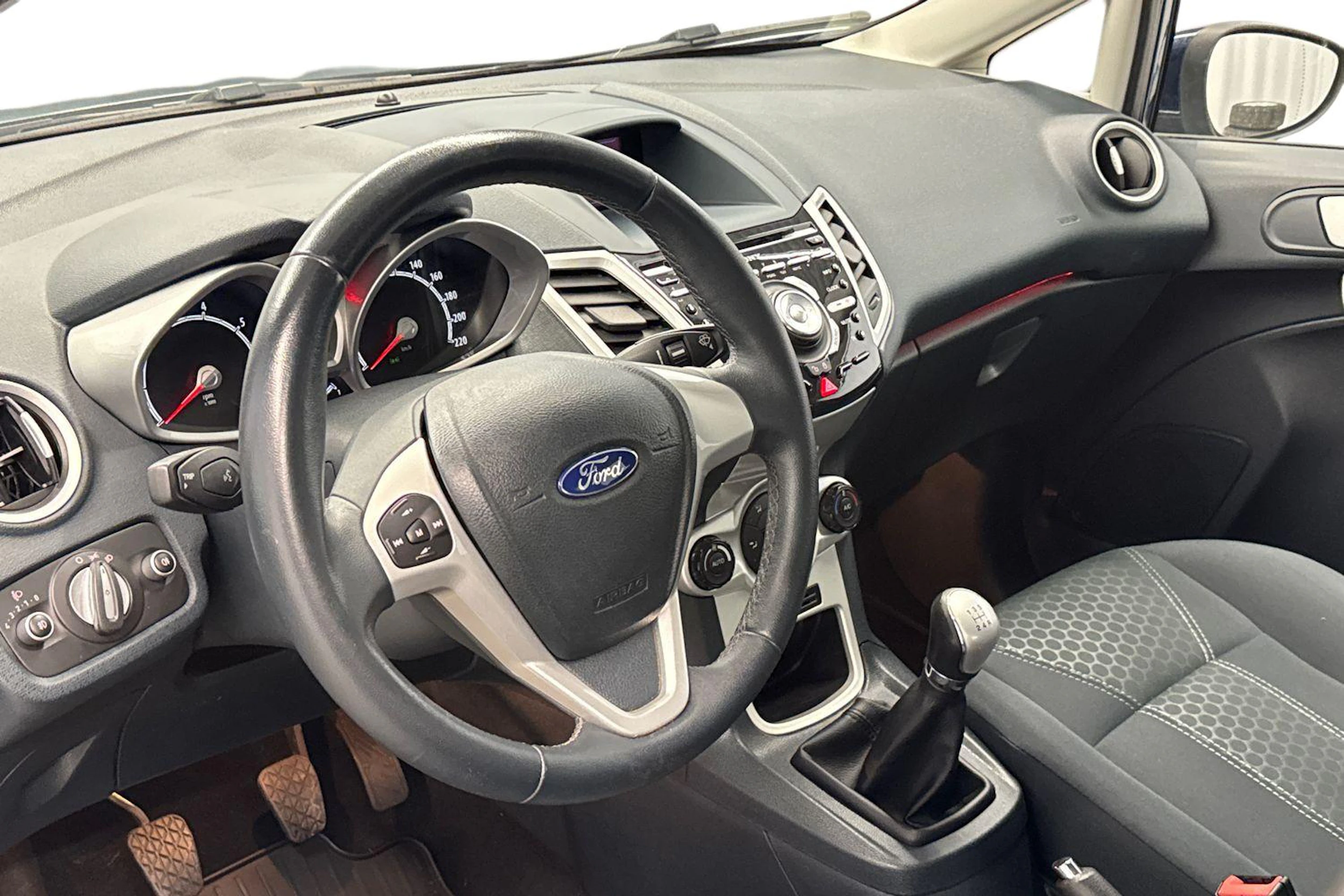 sininen Ford Fiesta 2012 kuva 6.
