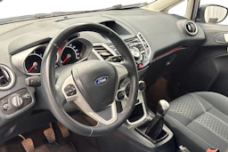 sininen Ford Fiesta 2012 kuva 6.