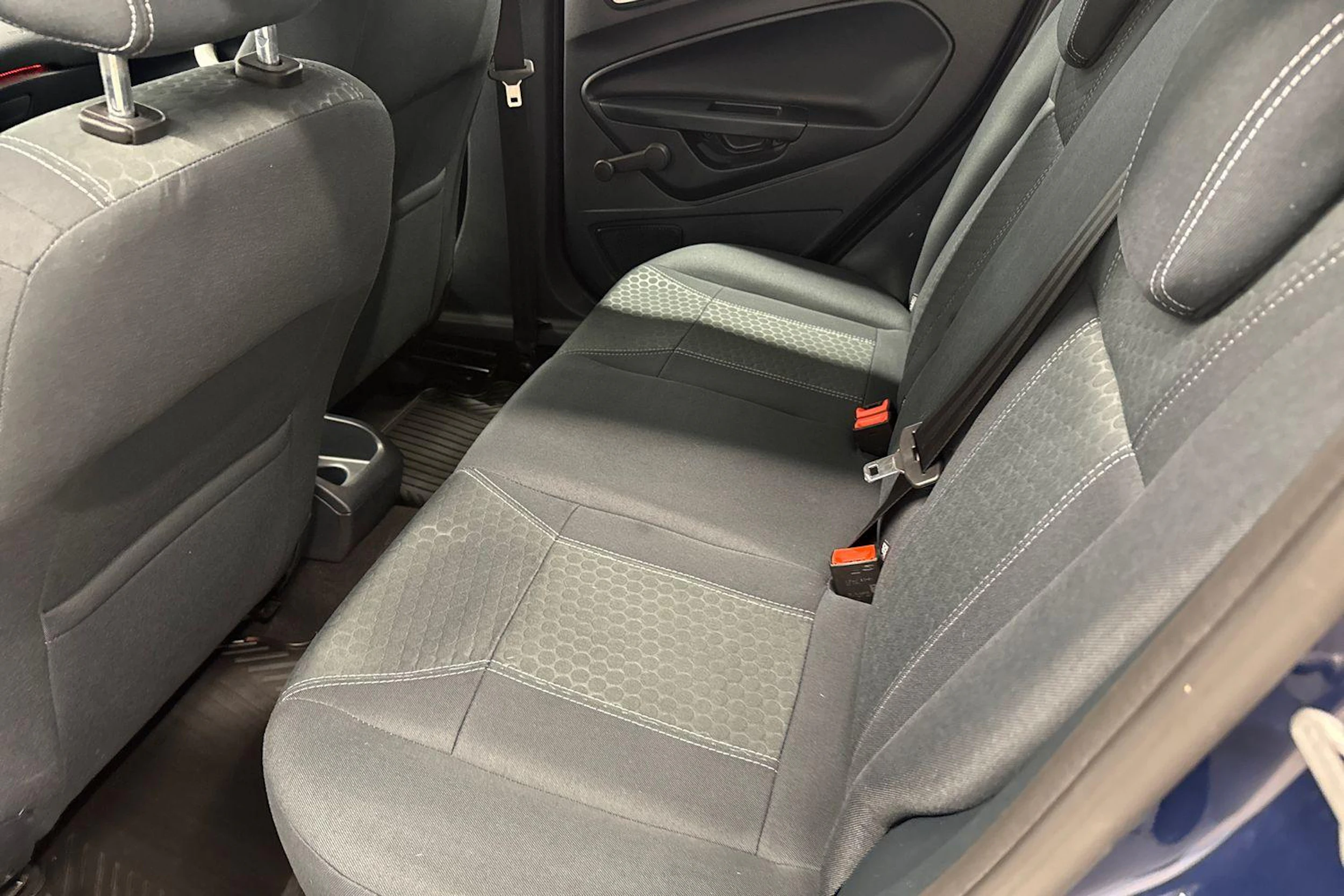 sininen Ford Fiesta 2012 kuva 8.