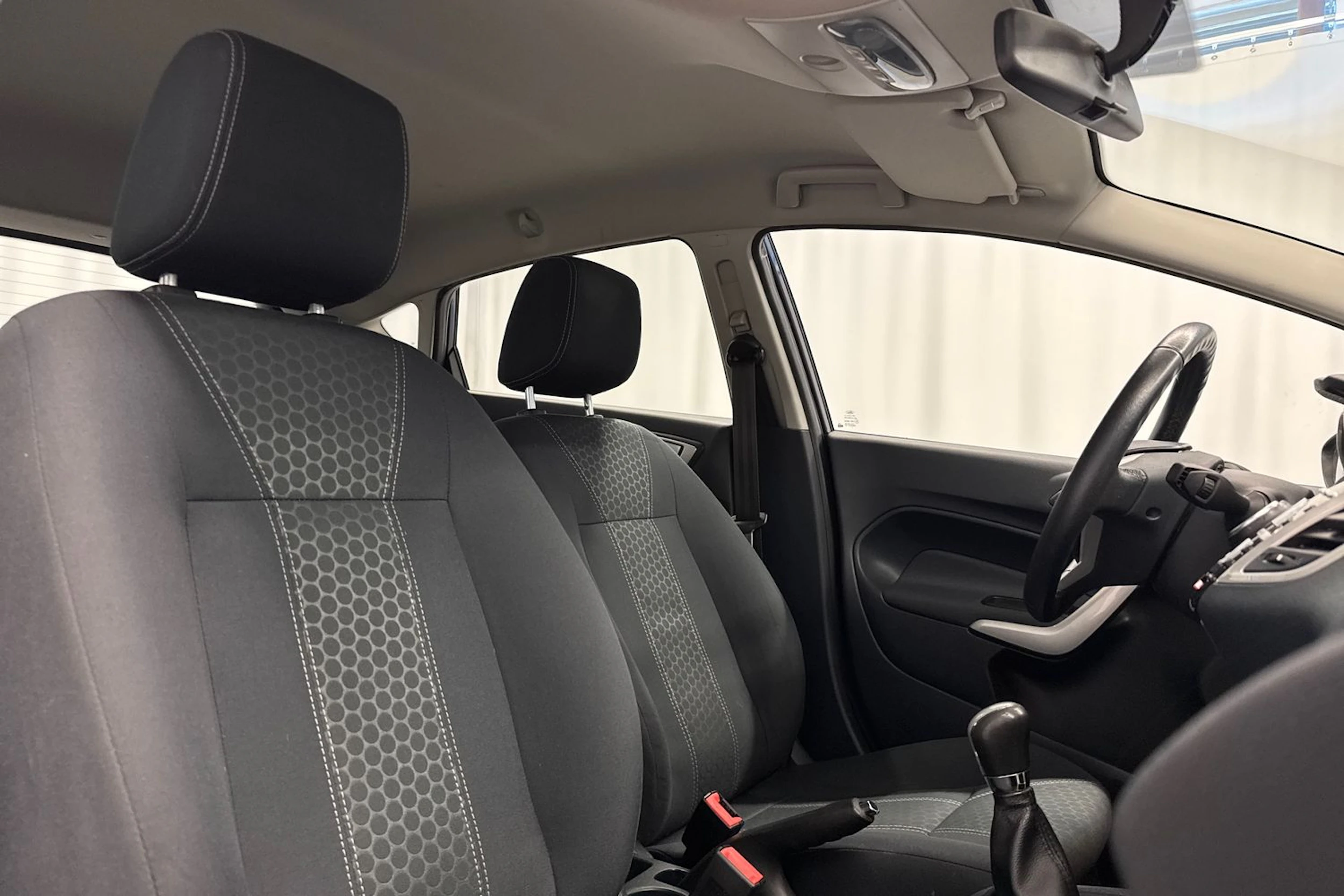 sininen Ford Fiesta 2012 kuva 13.