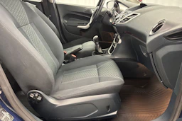 sininen Ford Fiesta 2012 kuva 14.