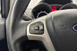 sininen Ford Fiesta 2012 kuva 23.