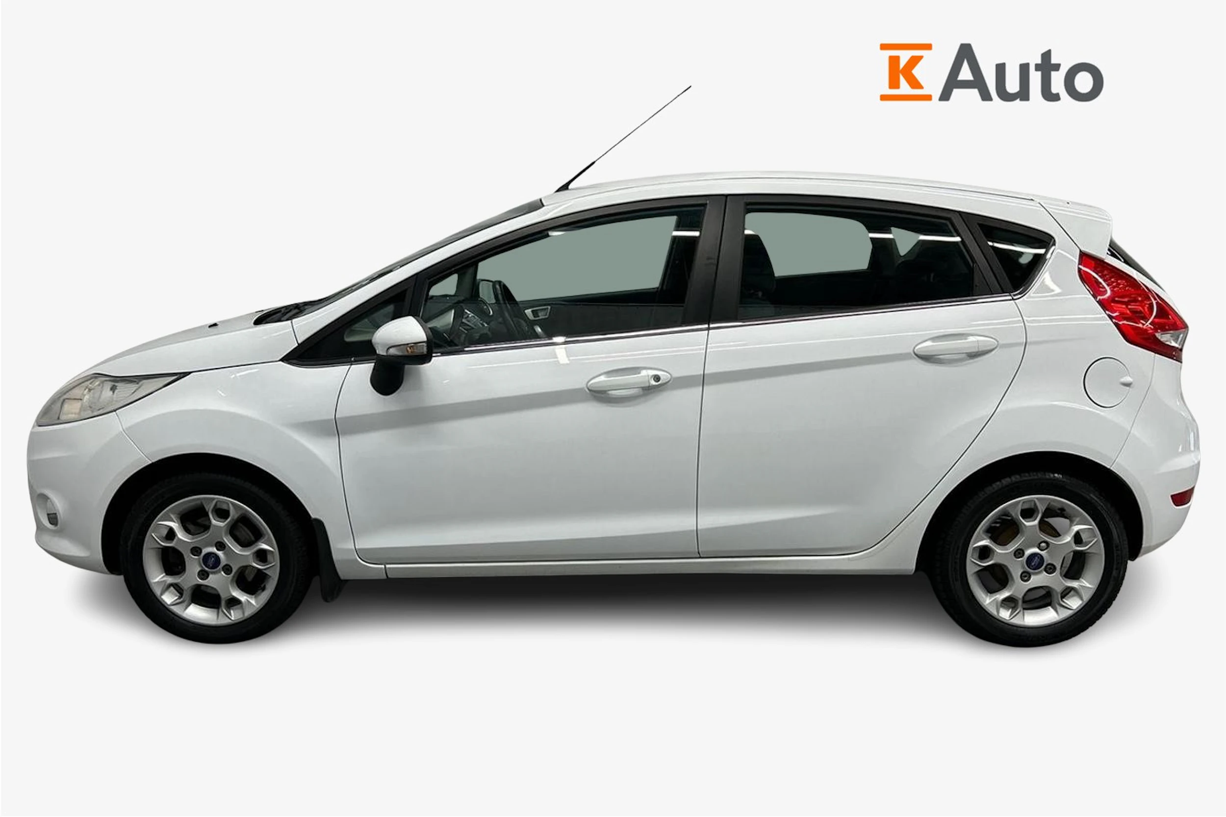 valkoinen Ford Fiesta 2012 kuva 5.