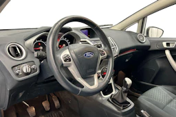 valkoinen Ford Fiesta 2012 kuva 6.