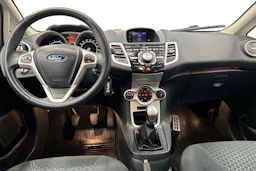 valkoinen Ford Fiesta 2012 kuva 7.