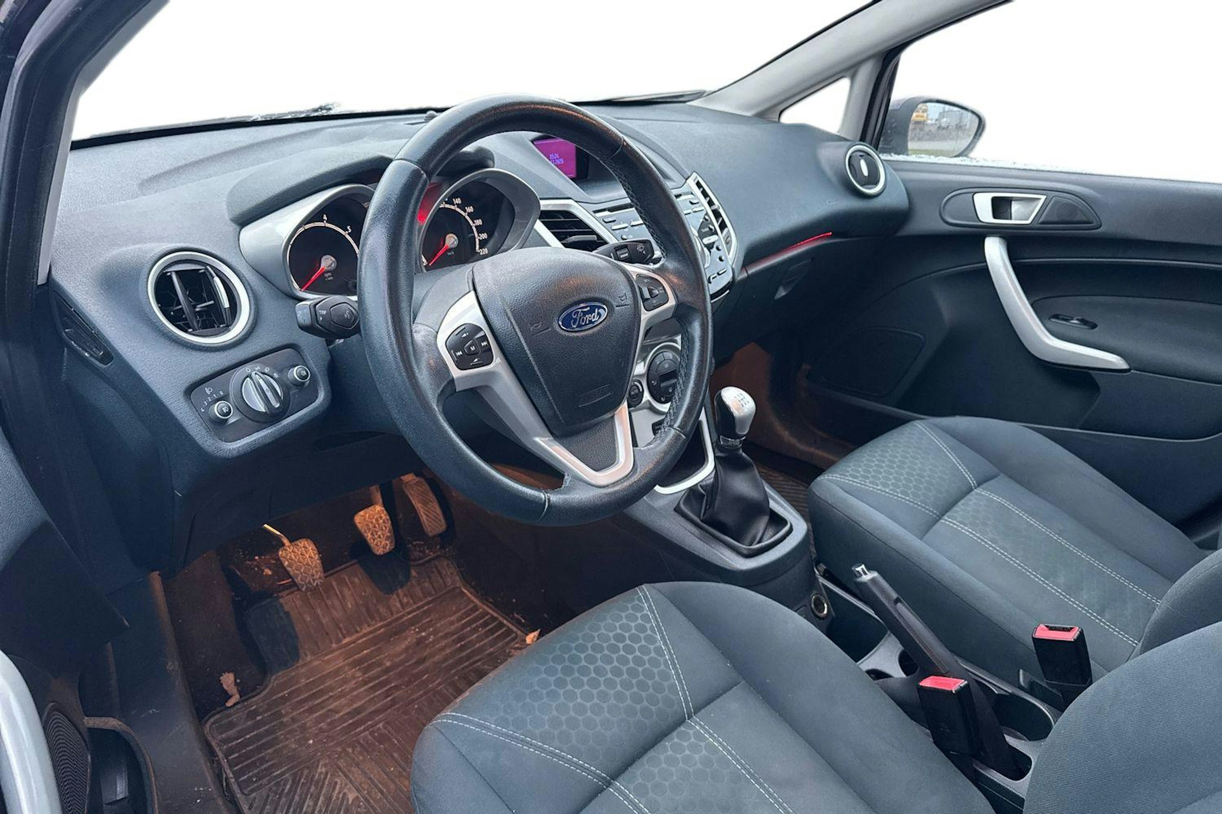 Musta Ford FIESTA 2012 kuva 3.