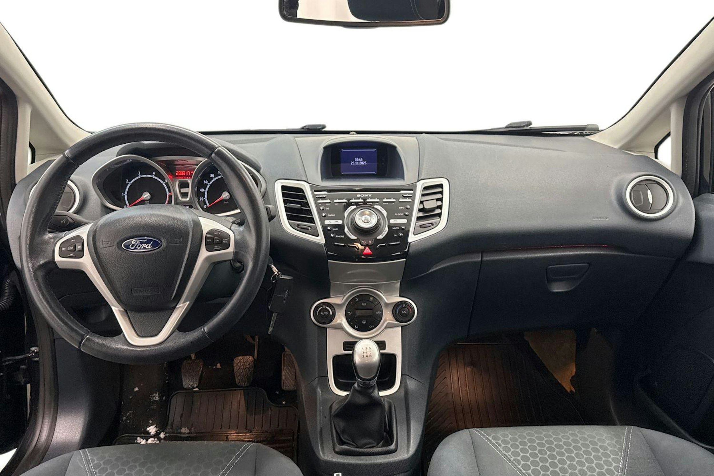 musta Ford Fiesta 2012 kuva 7.