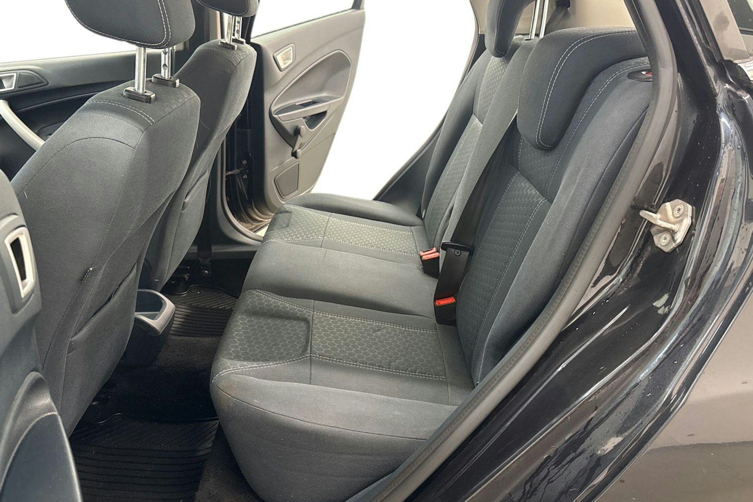 musta Ford Fiesta 2012 kuva 10.